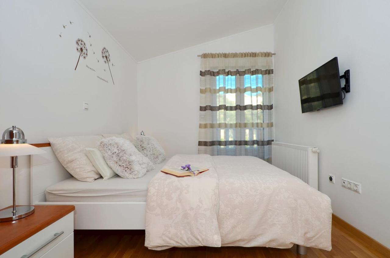 Apartmani Adela Solin Exterior photo