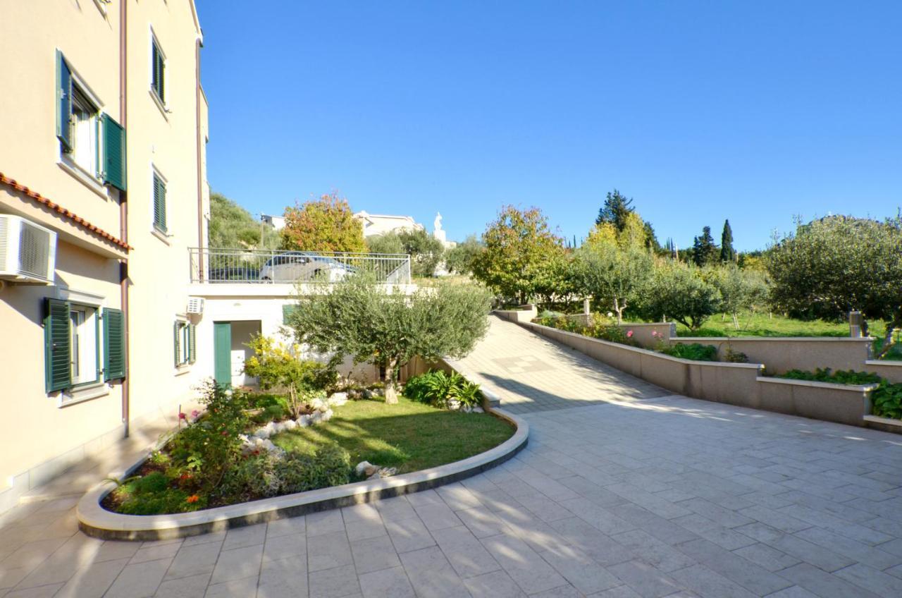 Apartmani Adela Solin Exterior photo