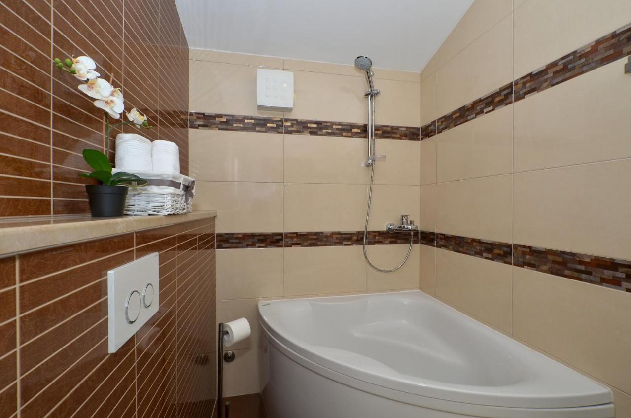 Apartmani Adela Solin Exterior photo