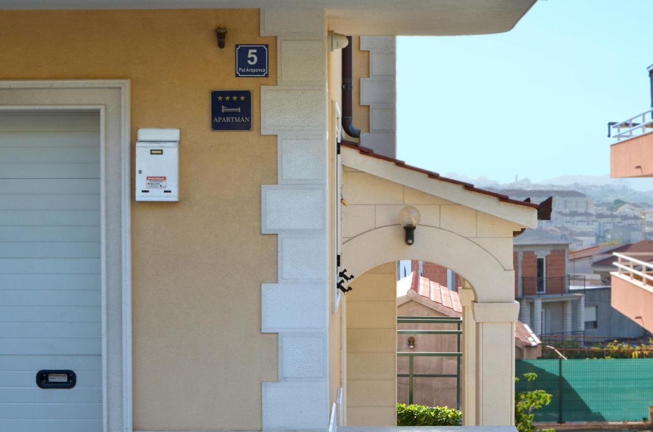 Apartmani Adela Solin Exterior photo